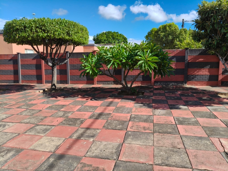 4 Bedroom Property for Sale in Monakato North West